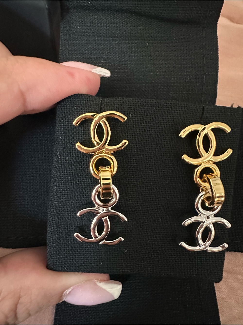 Chanel two tone cc drop earrings - Picture 5 of 8